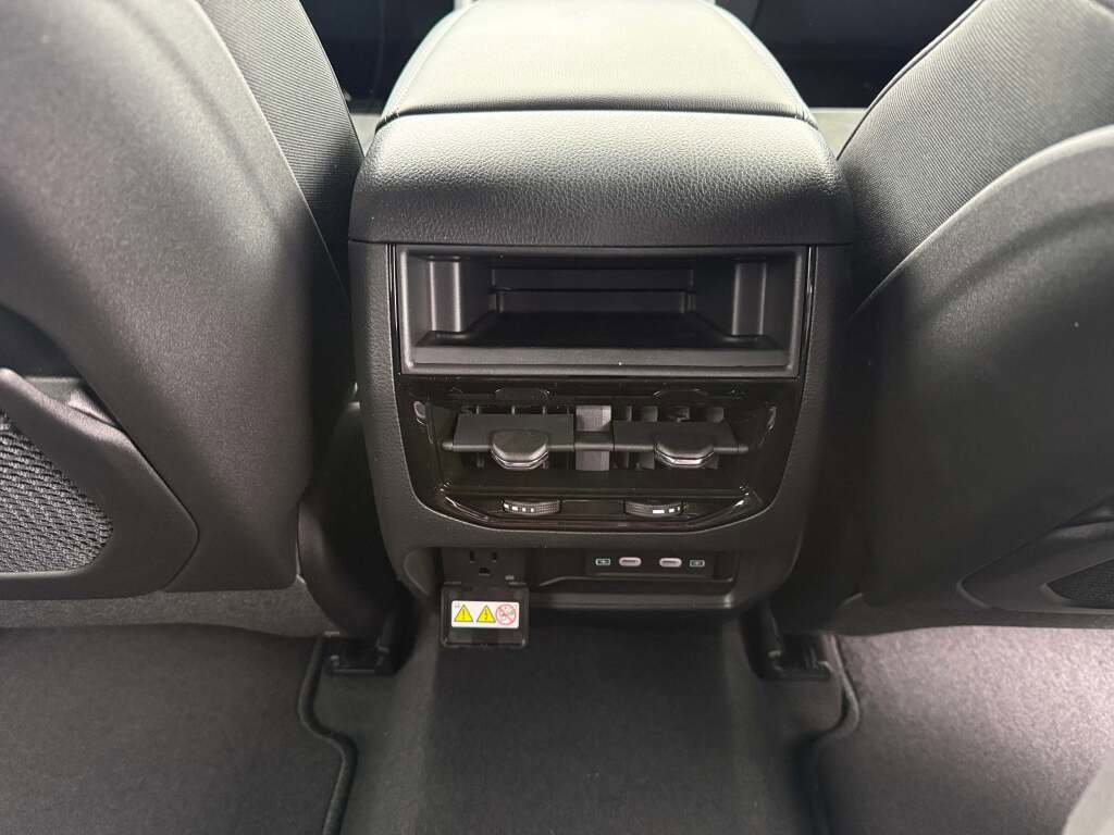 New 2026 Jeep Grand Cherokee Altitude image 19