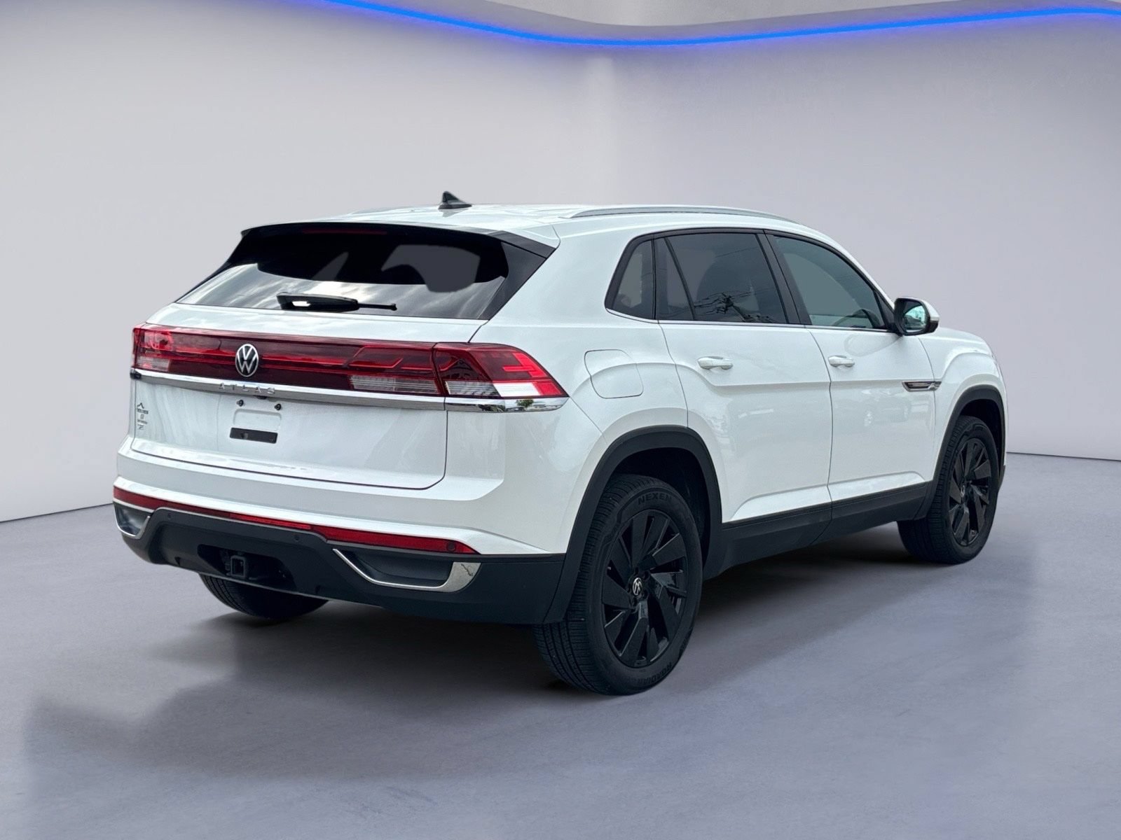 Used 2026 Volkswagen Atlas Cross Sport SE w/ Black Wheel Package FWD image 3