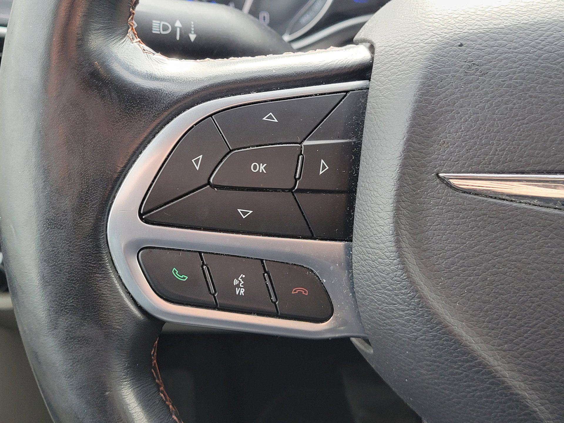 Used 2020 Chrysler Pacifica Touring-L FWD image 23