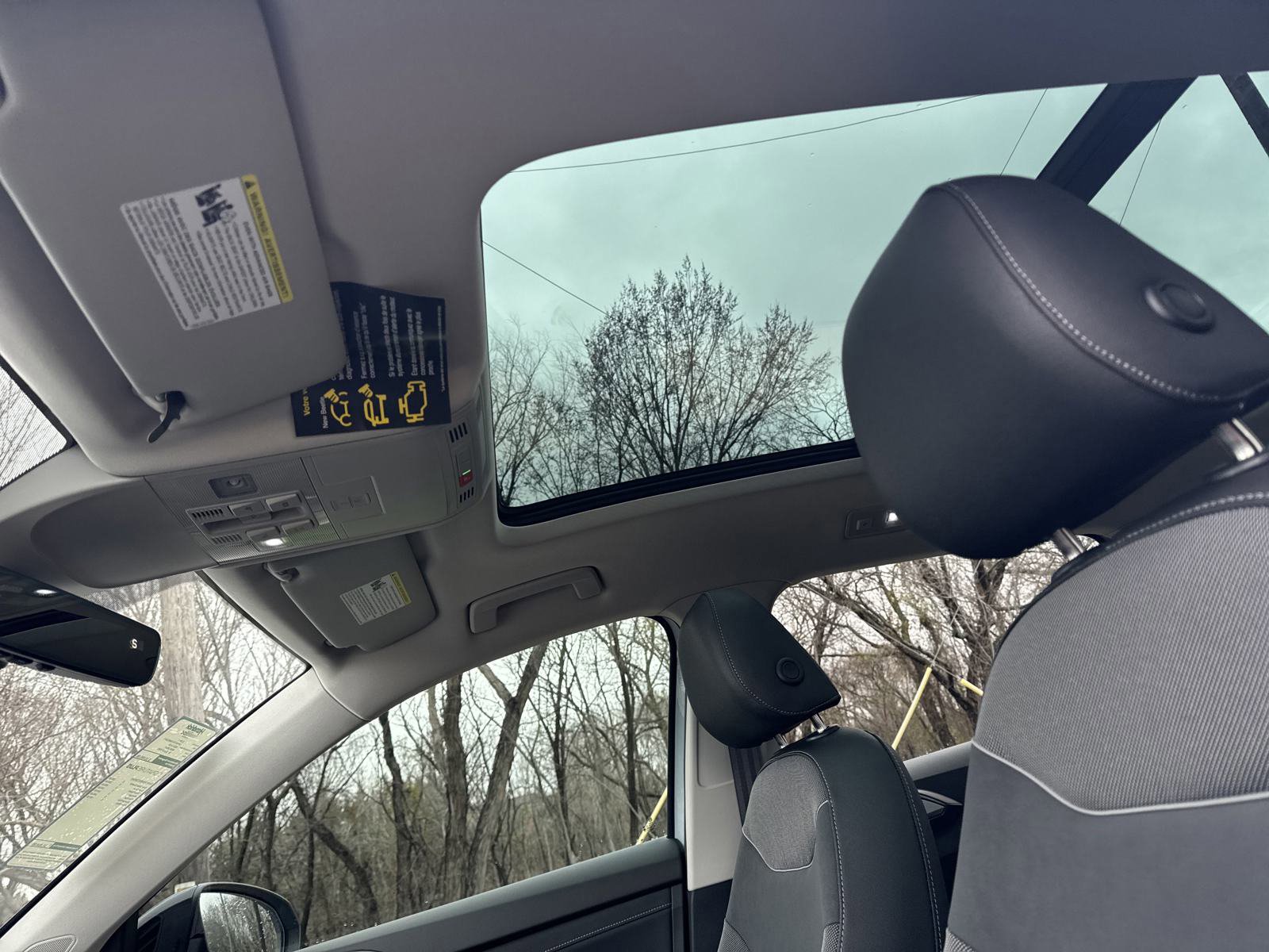 Used 2025 Volkswagen Taos SE image 47