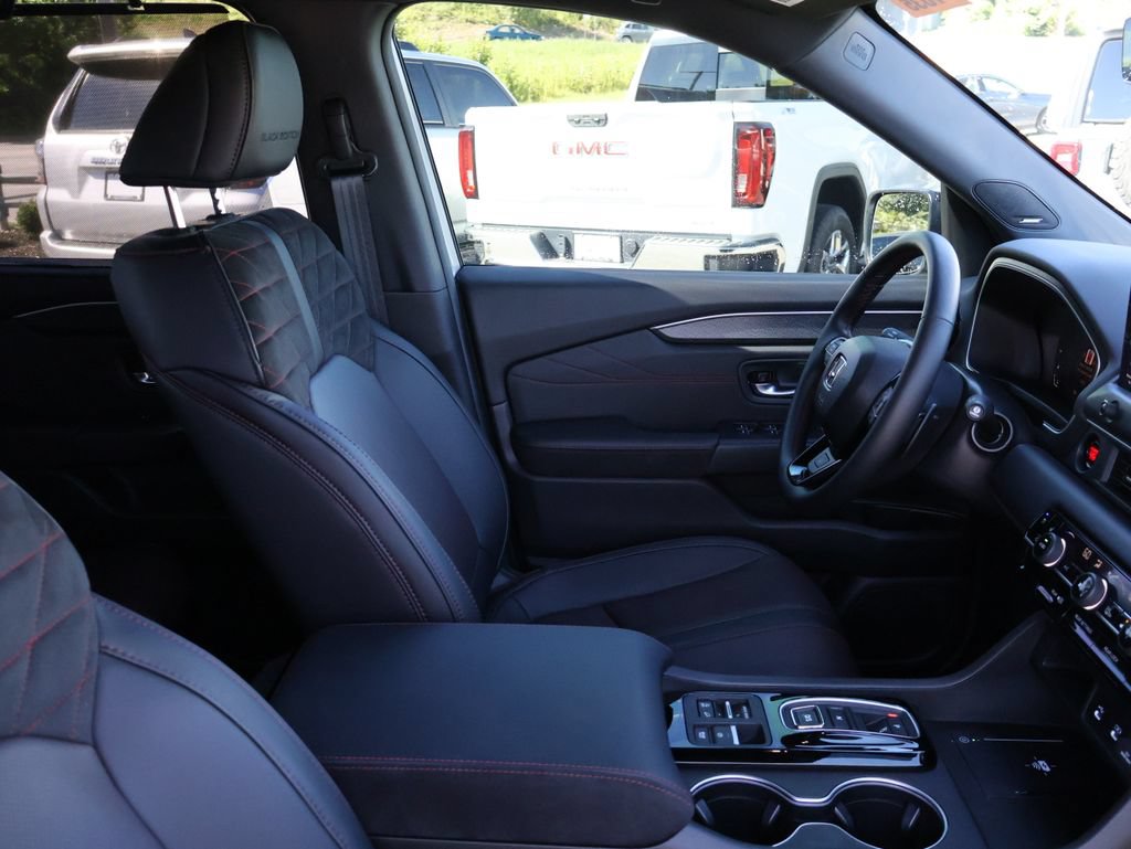New 2026 Honda Pilot Black Edition image 8