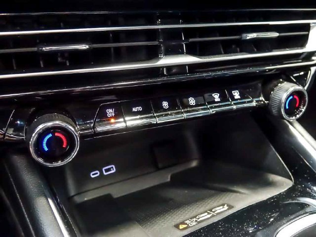 Used 2024 Chevrolet Traverse RS AWD/4WD image 28
