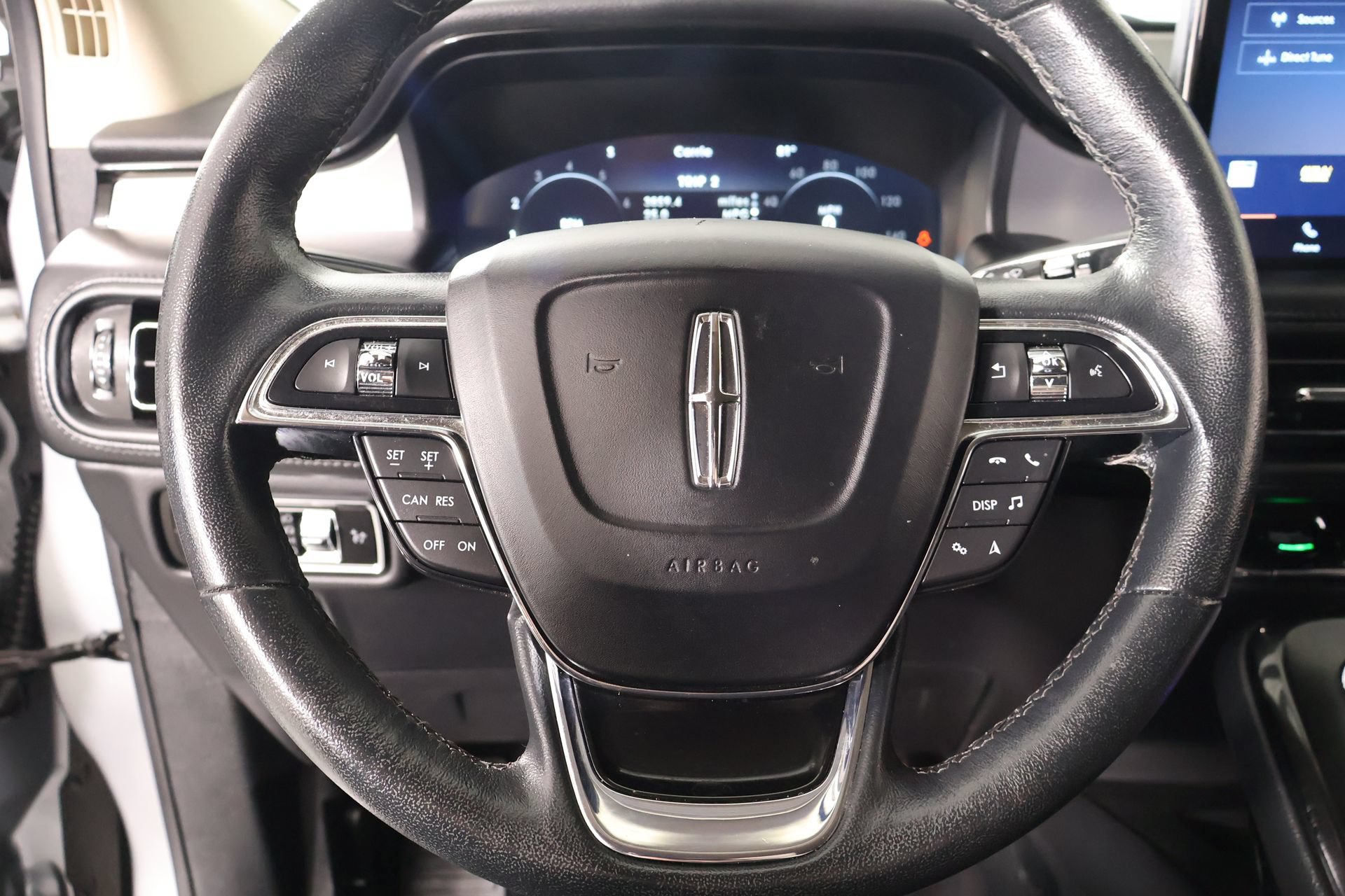 Used 2023 Lincoln Nautilus AWD w/ Premium Package image 3
