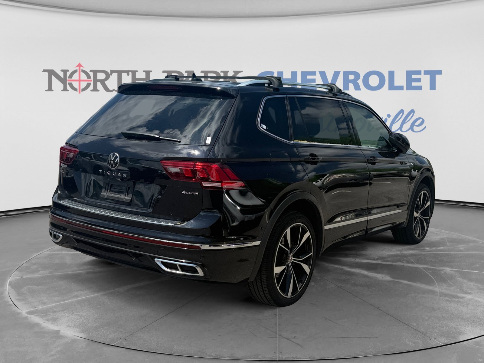 Used 2022 Volkswagen Tiguan SEL R-Line AWD/4WD image 5