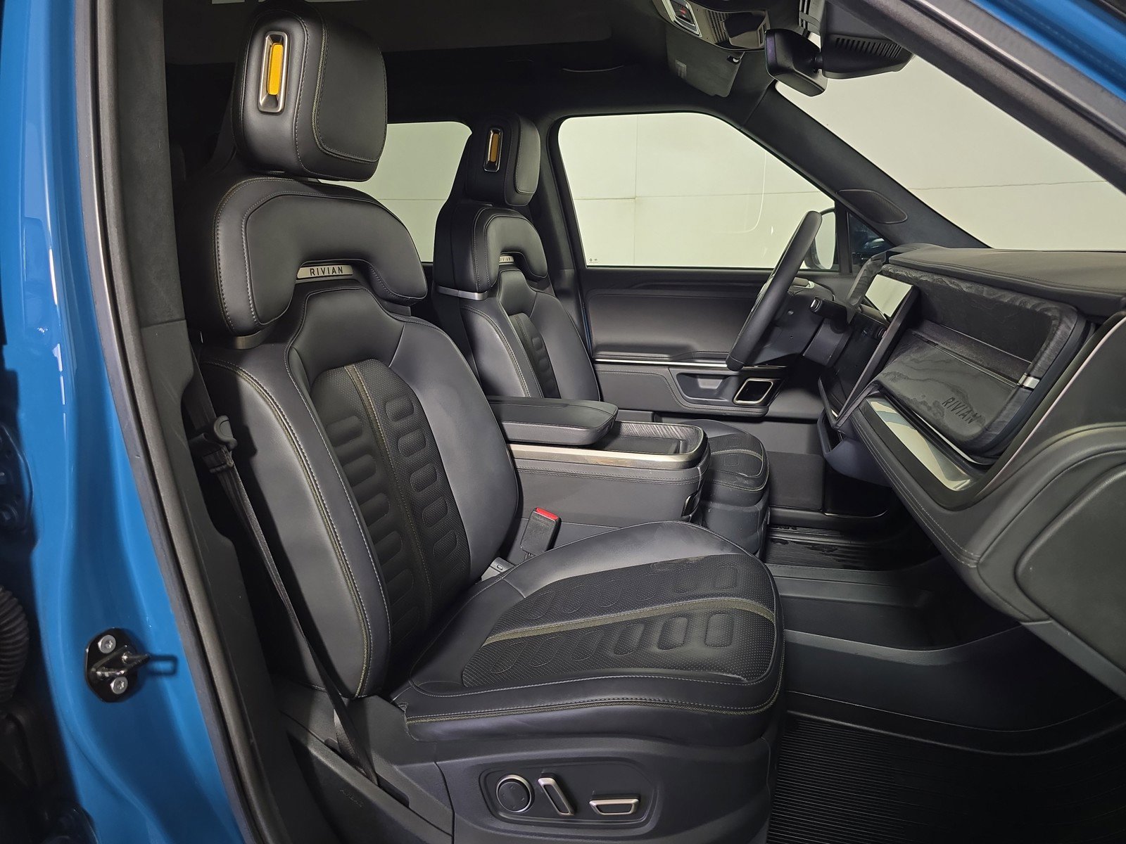 Used 2022 Rivian R1S Launch Edition AWD/4WD image 24