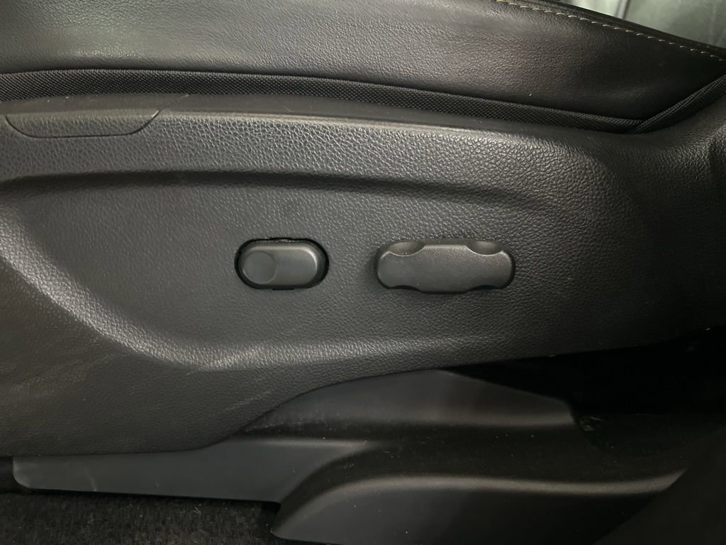 Used 2019 Chevrolet Trax LT w/ LT Convenience Package image 18