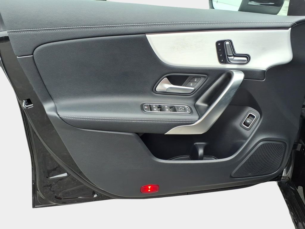 Used 2025 Mercedes-Benz CLA 250 image 18