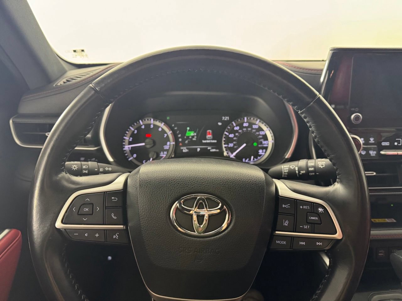 Used 2023 Toyota Highlander XSE FWD image 16