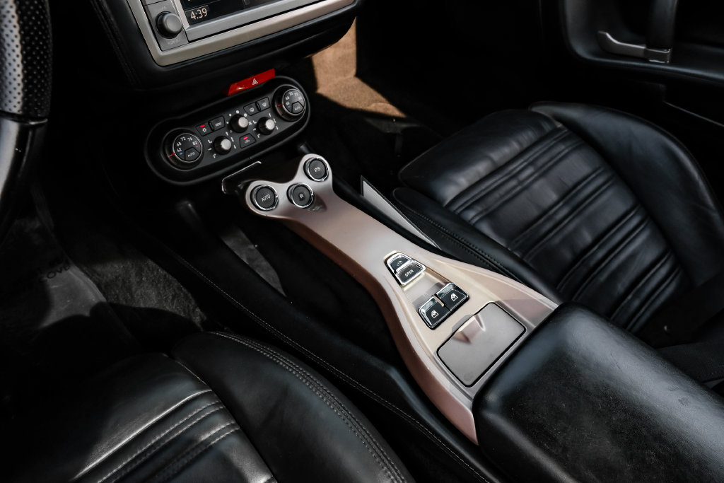 Used 2014 Ferrari California RWD image 24