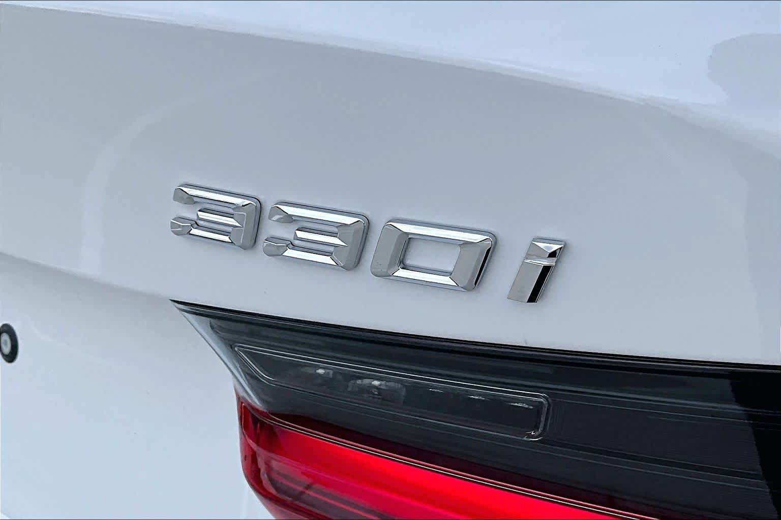 Used 2026 BMW 330i Sedan w/ Convenience Package RWD image 15