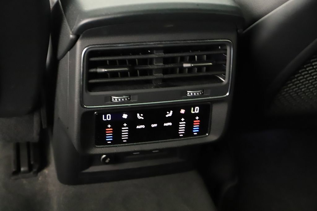Used 2022 Audi Q8 Premium Plus AWD/4WD image 18