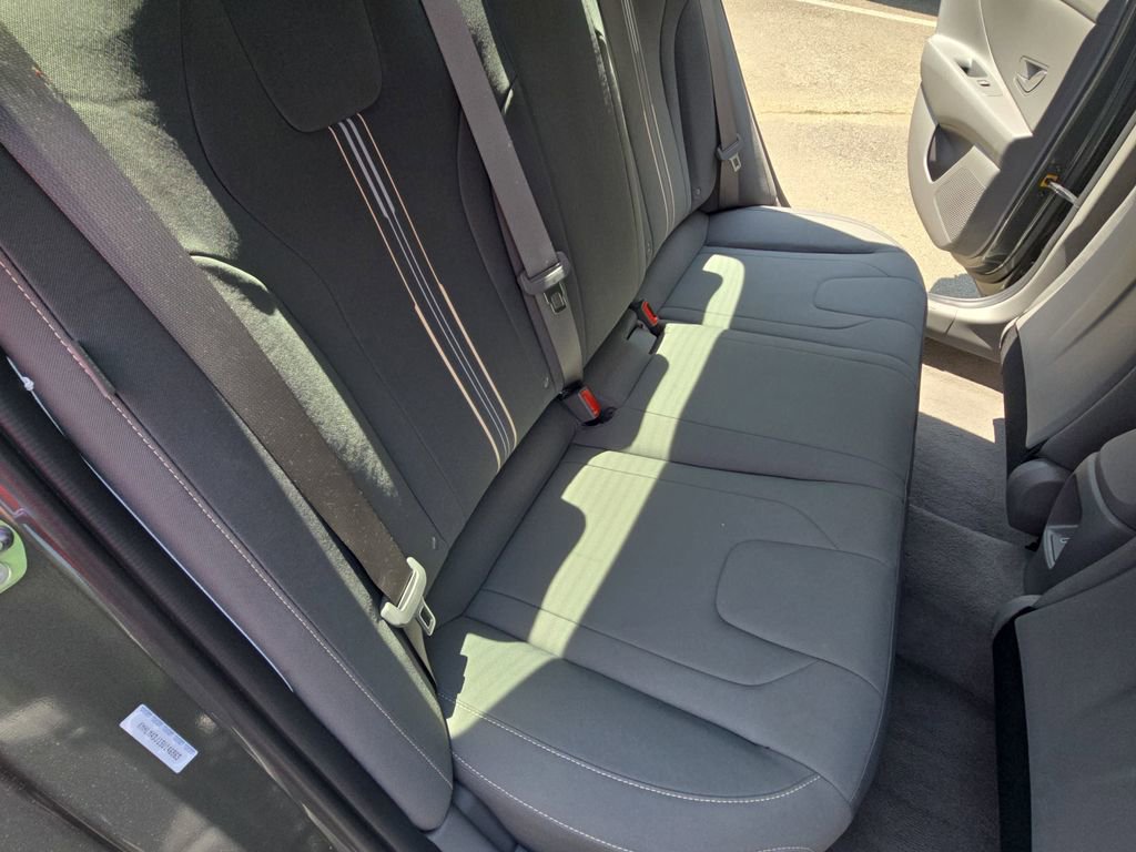 Used 2025 Hyundai Elantra Blue image 32