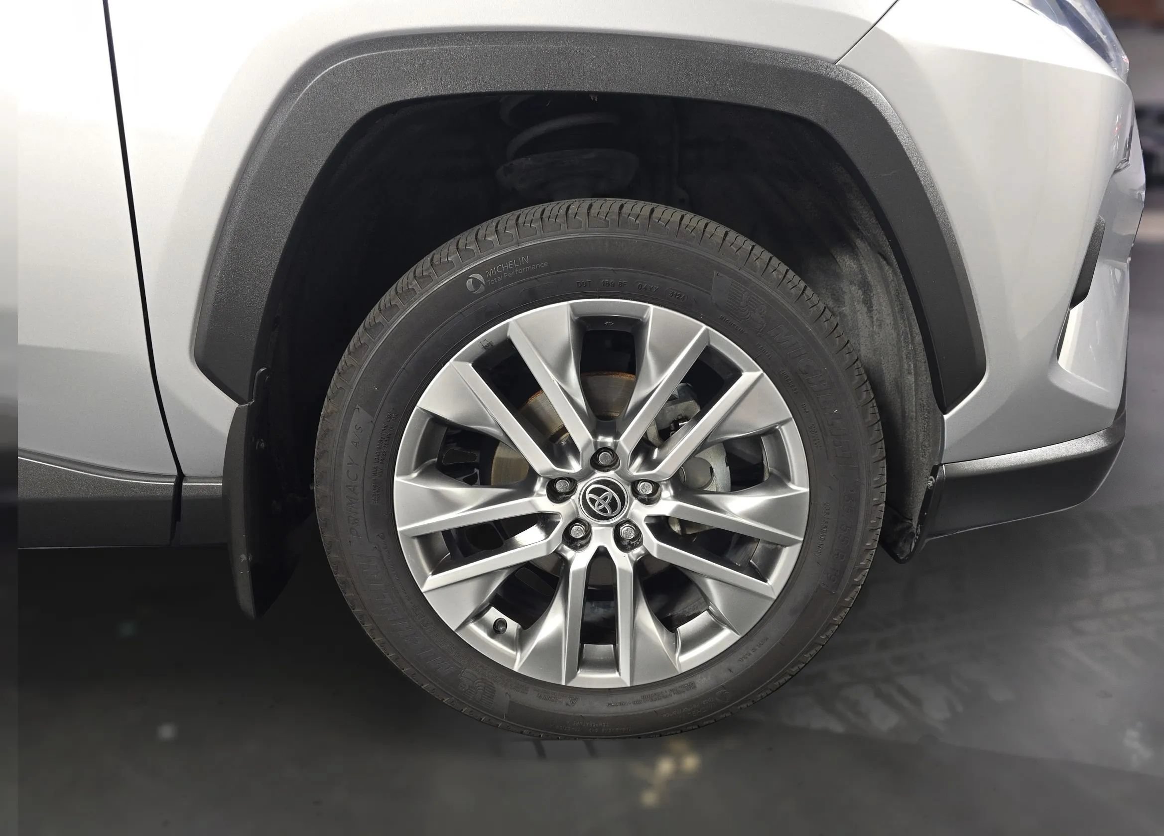 Used 2022 Toyota RAV4 XLE Premium FWD image 17