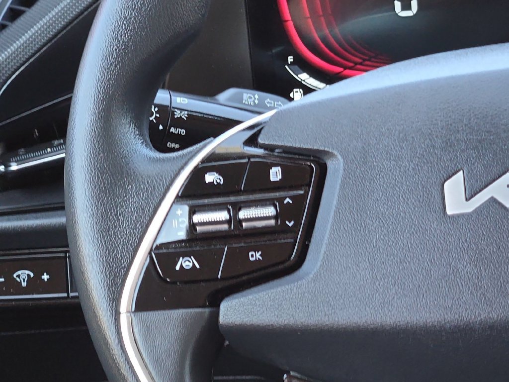 Used 2025 Kia Niro LX FWD image 20