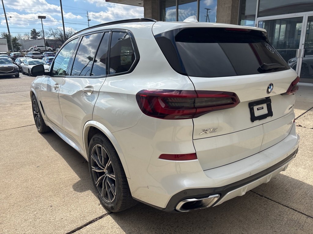 Used 2021 BMW X5 xDrive40i w/ M Sport Package image 3