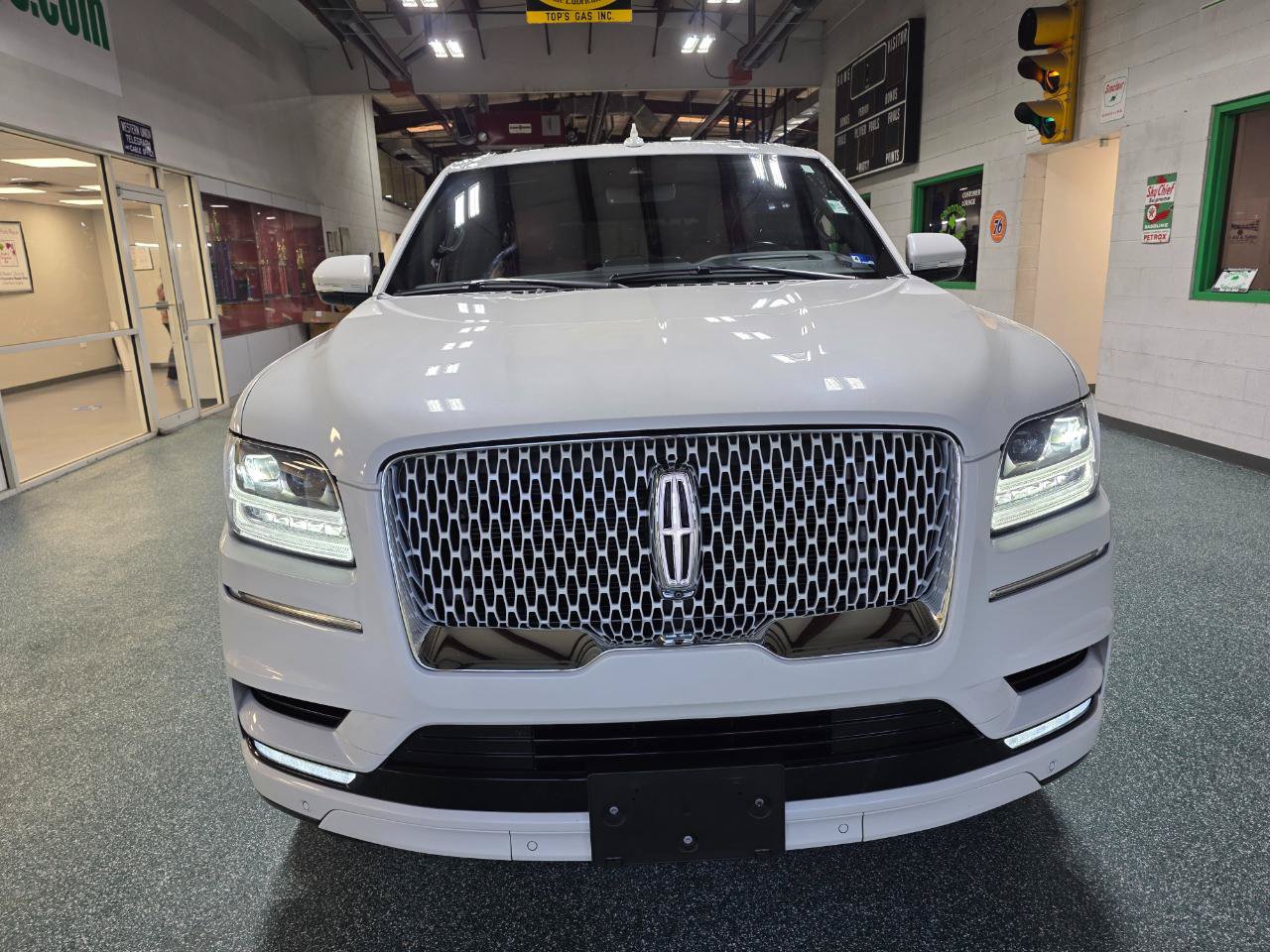Used 2021 Lincoln Navigator Reserve AWD/4WD image 3