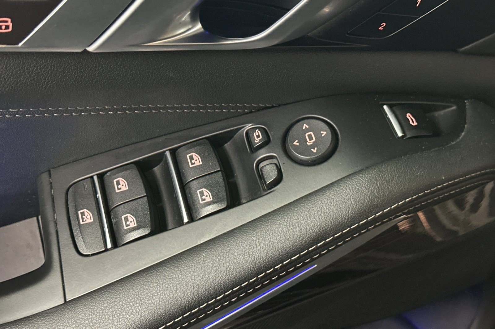 Used 2024 BMW X5 sDrive40i w/ M Sport Package RWD image 14