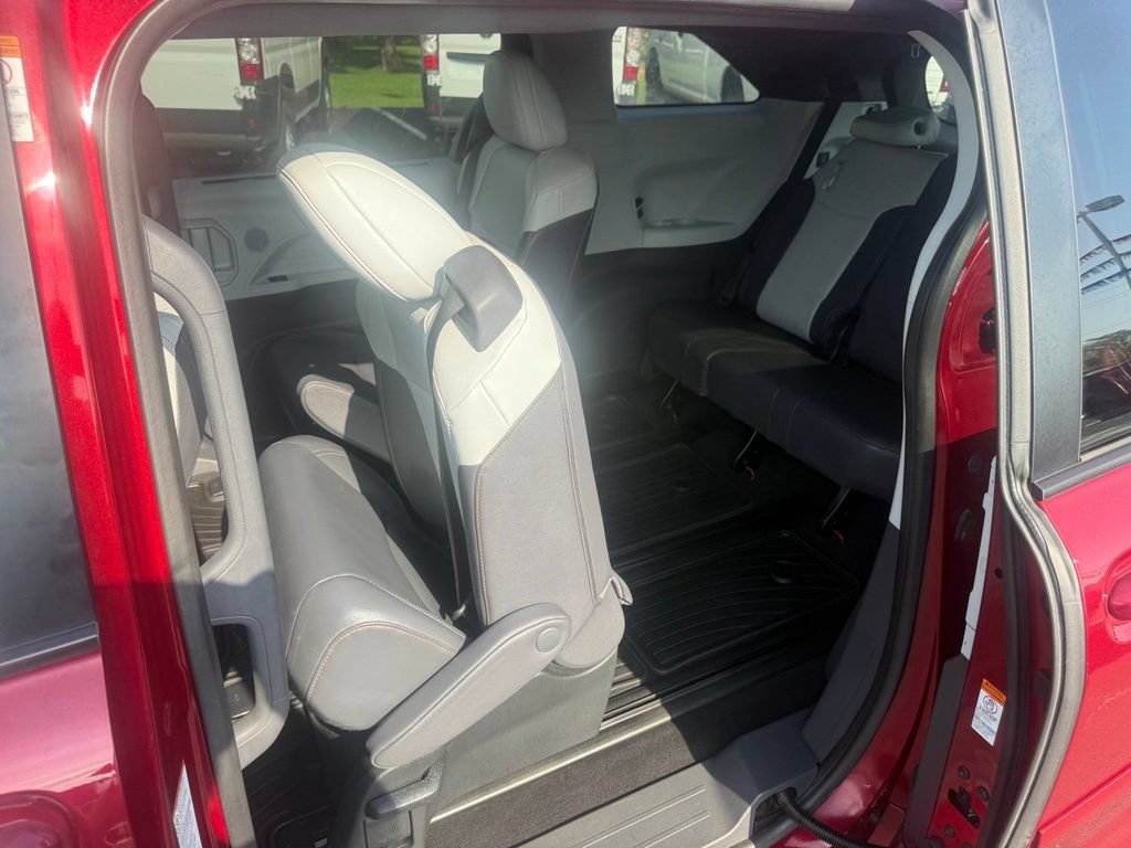 Used 2022 Toyota Sienna XSE w/ XSE Plus Package AWD/4WD image 32