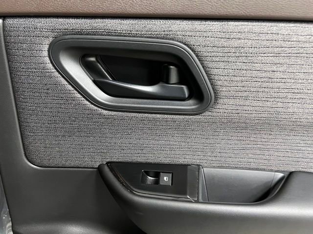 Used 2023 Nissan Rogue S image 43