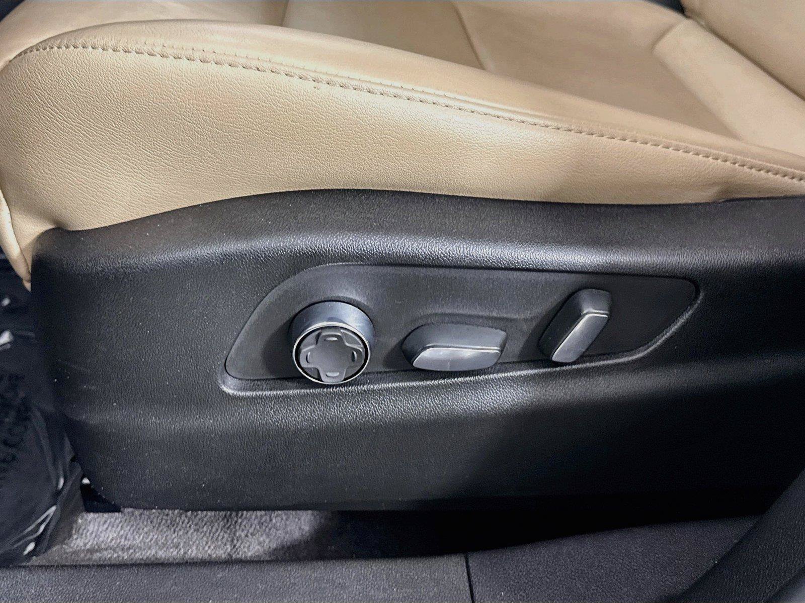 Used 2025 Cadillac XT4 Premium Luxury FWD image 30