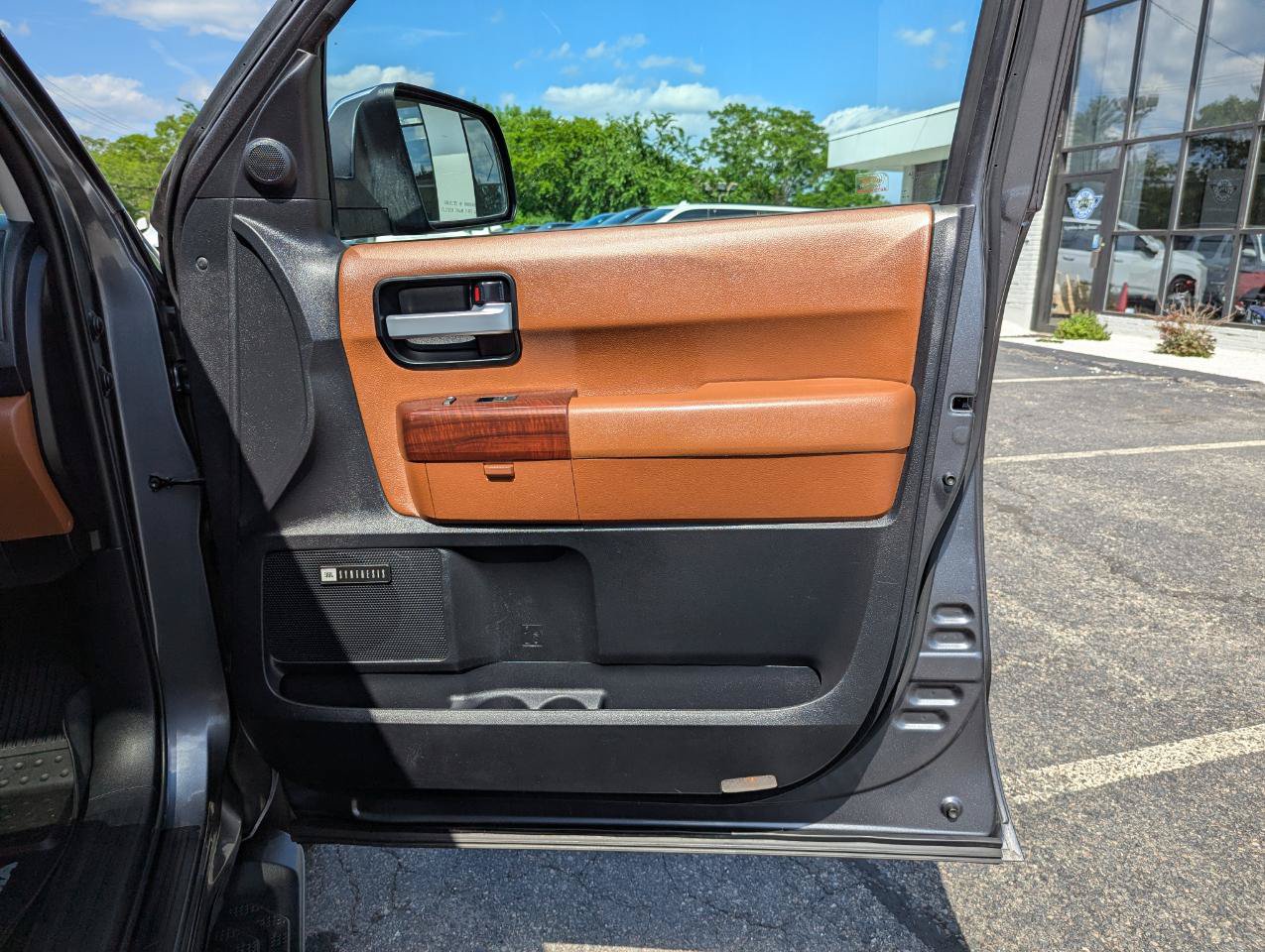 Used 2017 Toyota Sequoia Platinum AWD/4WD image 31