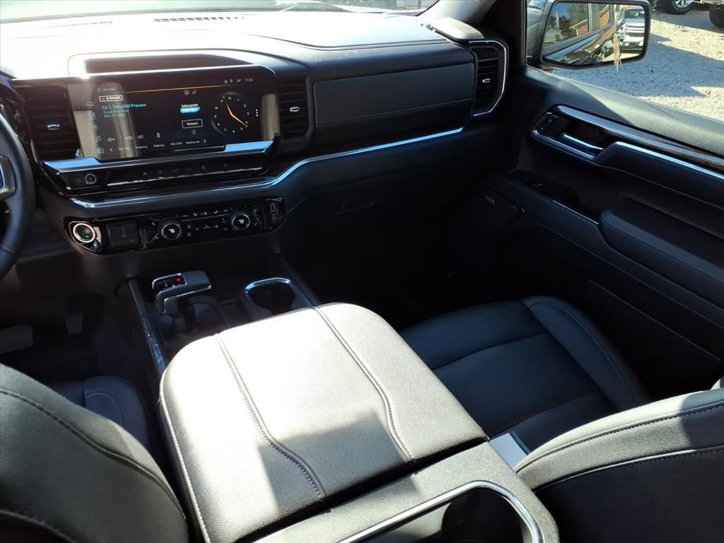 Used 2023 Chevrolet Silverado 1500 LT Trail Boss w/ Convenience Package II image 16