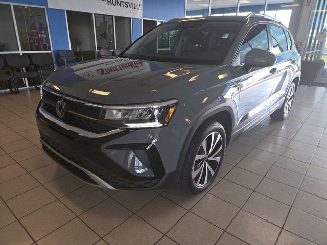 Used 2024 Volkswagen Taos SE image 4