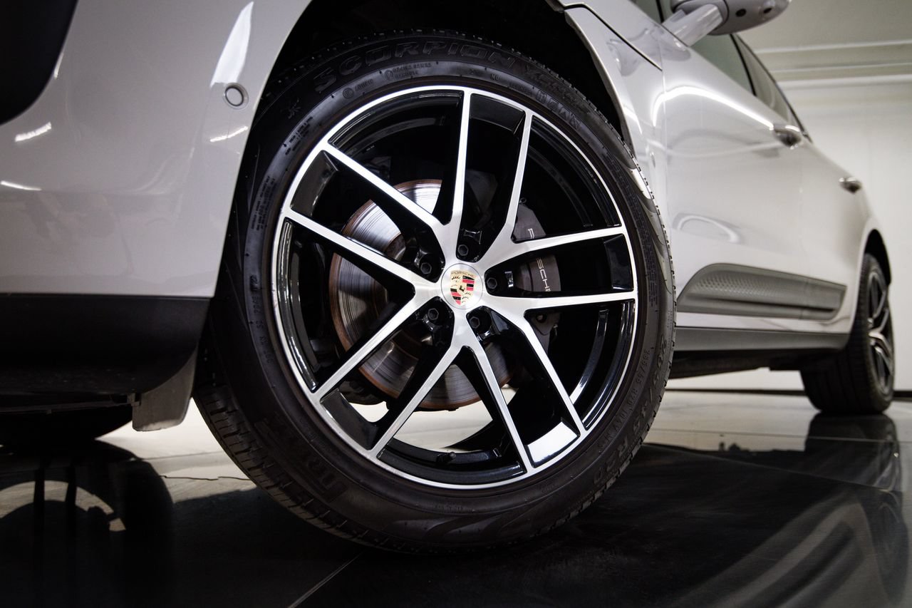 Certified 2023 Porsche Macan AWD/4WD image 12
