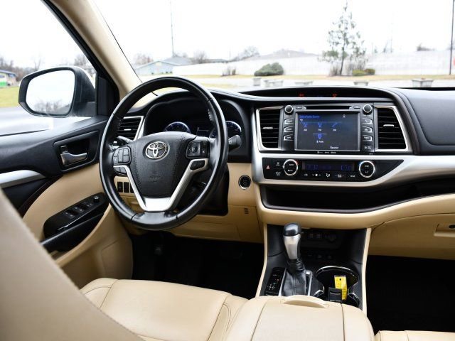 Used 2018 Toyota Highlander XLE image 20