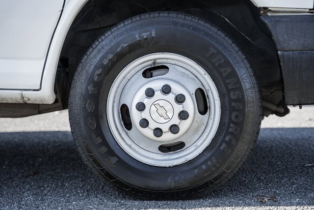 Used 2009 Chevrolet Express 3500 image 17