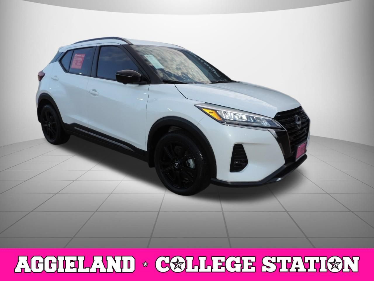 Certified 2024 Nissan Kicks SR w/ SR Premium Package FWD image 3