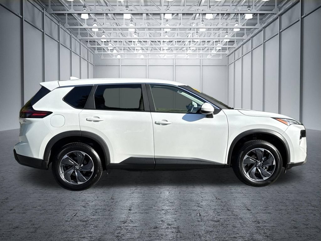 Certified 2025 Nissan Rogue SV FWD image 10