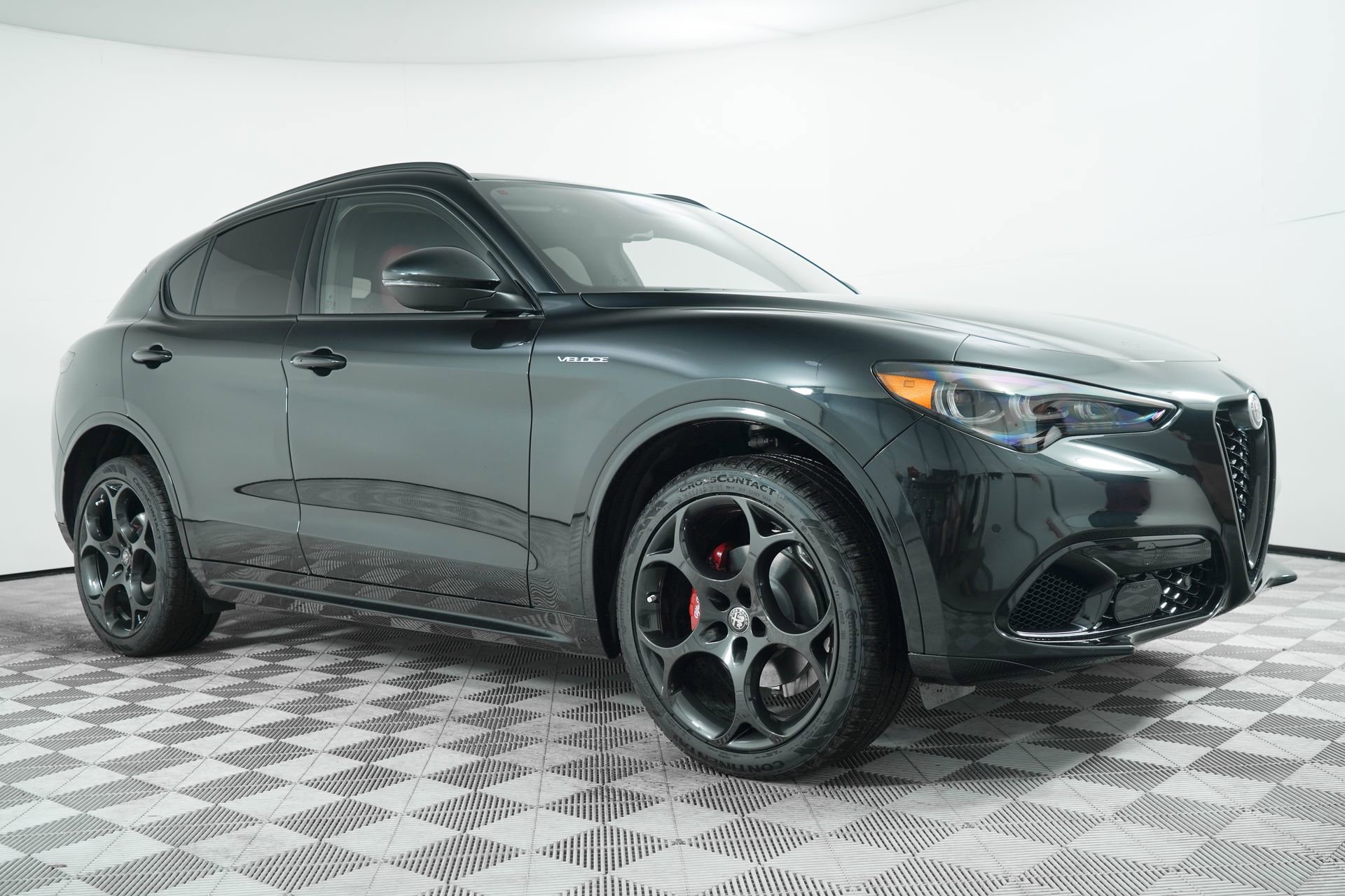 New 2025 Alfa Romeo Stelvio Sprint w/ Veloce Package image 1