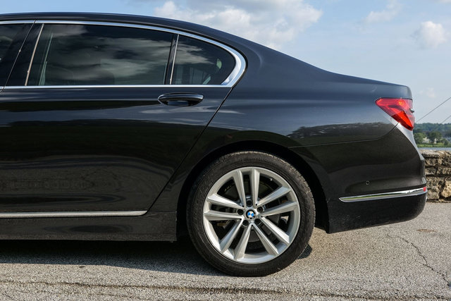 Used 2019 BMW 750i xDrive w/ Executive Package AWD/4WD image 5