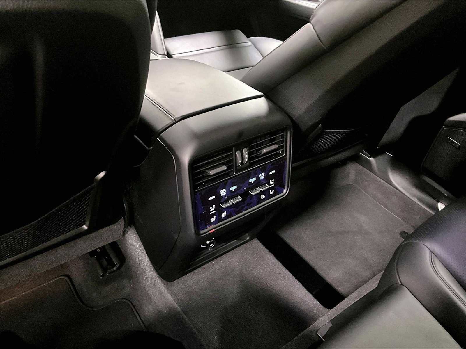 Used 2025 Porsche Cayenne Coupe image 26