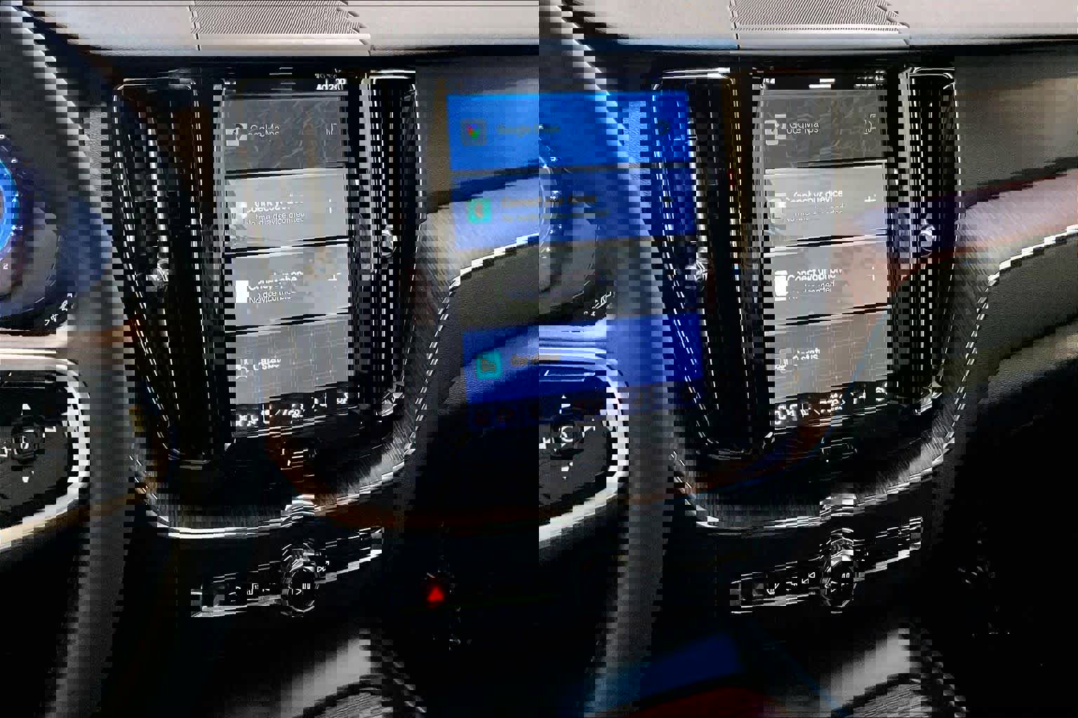 Used 2023 Volvo XC60 B5 Plus w/ Climate Package image 7