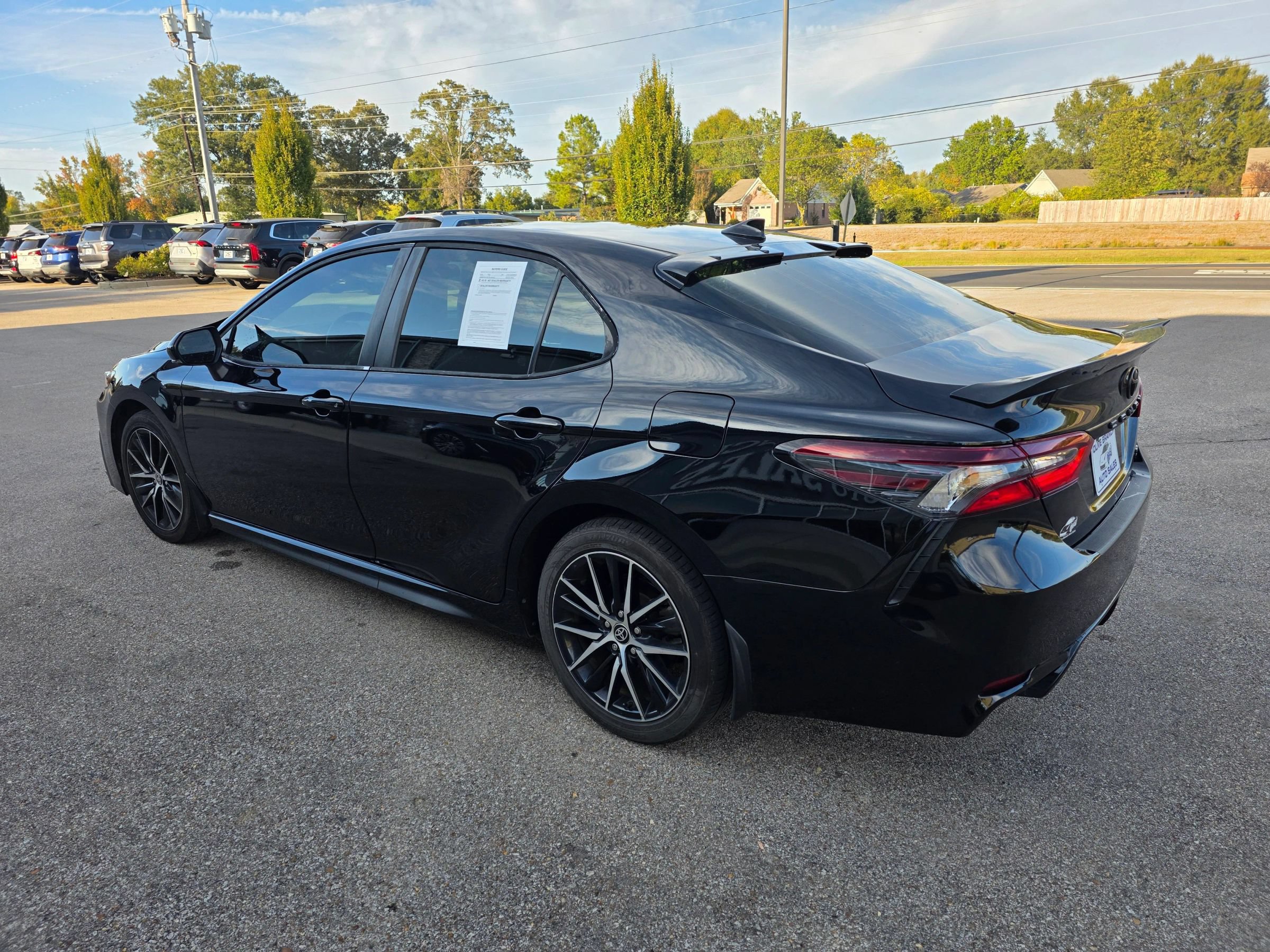 Used 2024 Toyota Camry SE FWD image 3