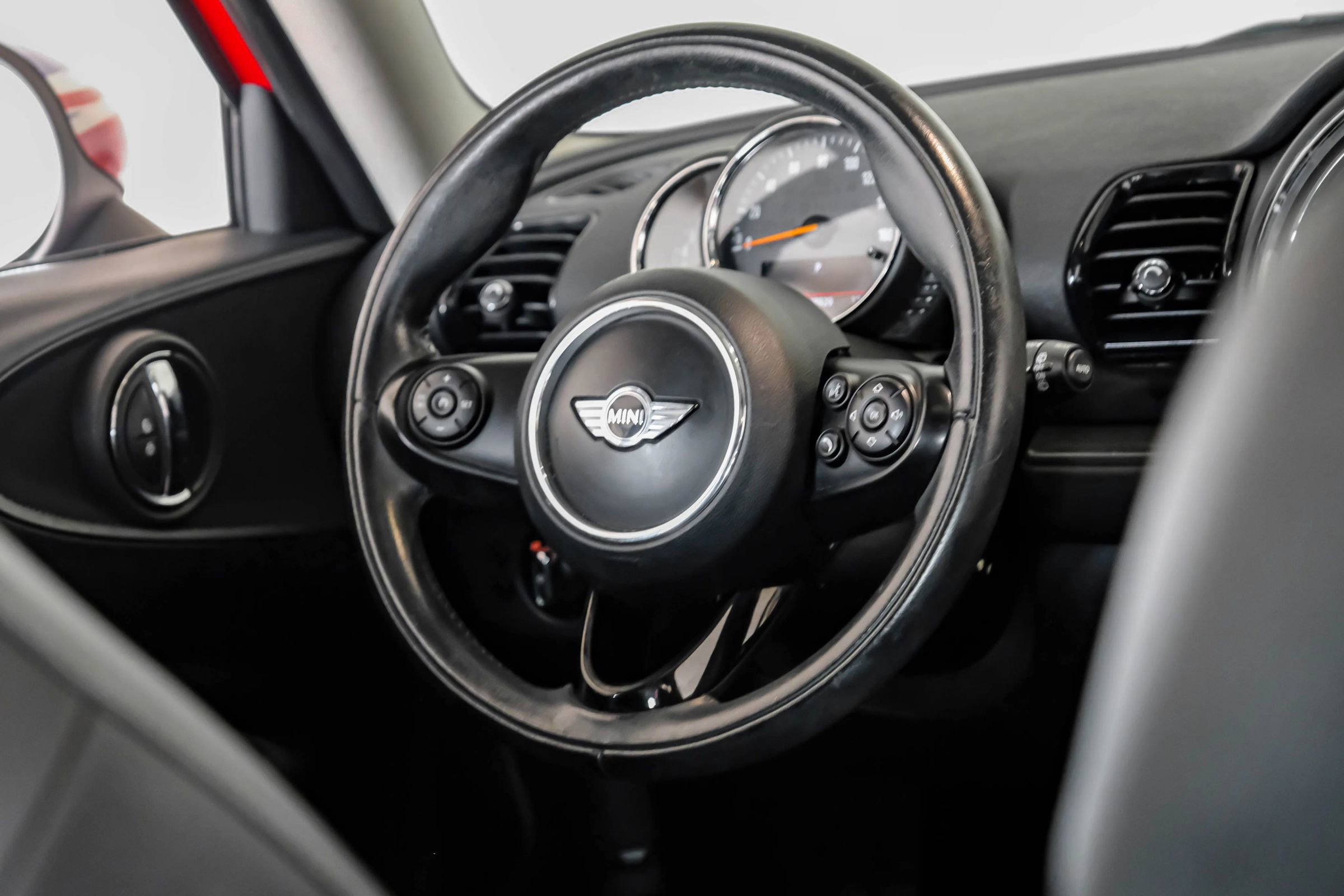 Used 2017 MINI Cooper Clubman ALL4 image 13