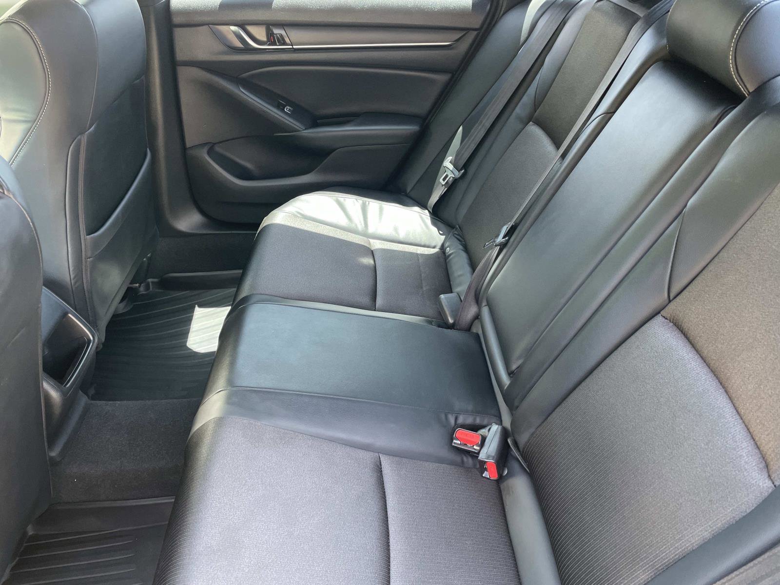 Used 2018 Honda Accord Sport image 17