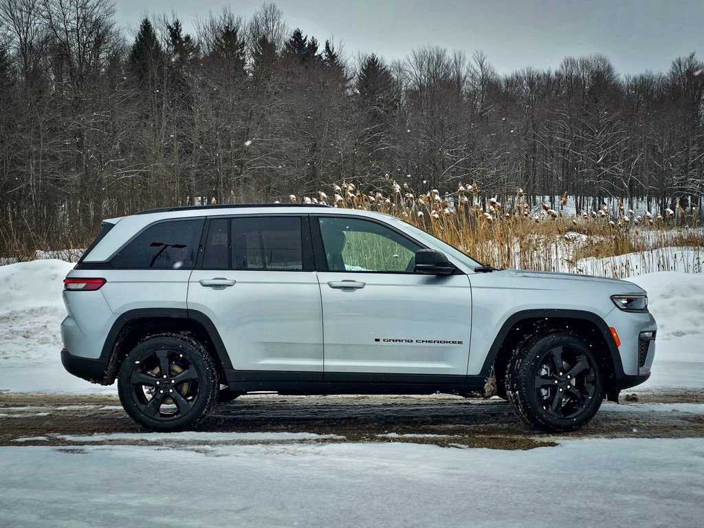New 2026 Jeep Grand Cherokee Limited w/ Limited Altitude Package AWD/4WD image 2