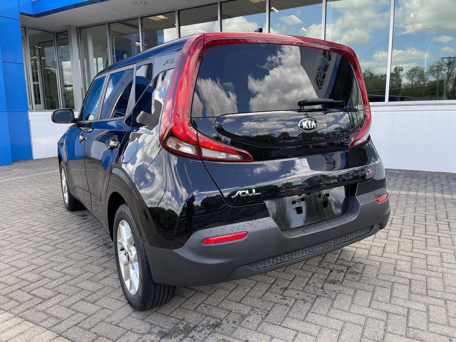 Used 2021 Kia Soul S FWD image 3
