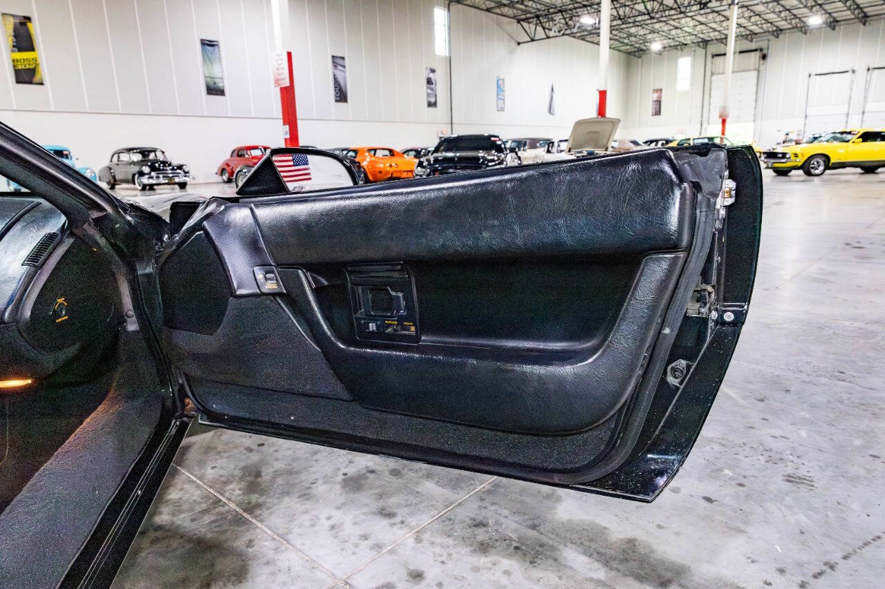 Used 1990 Chevrolet Corvette Coupe RWD image 38
