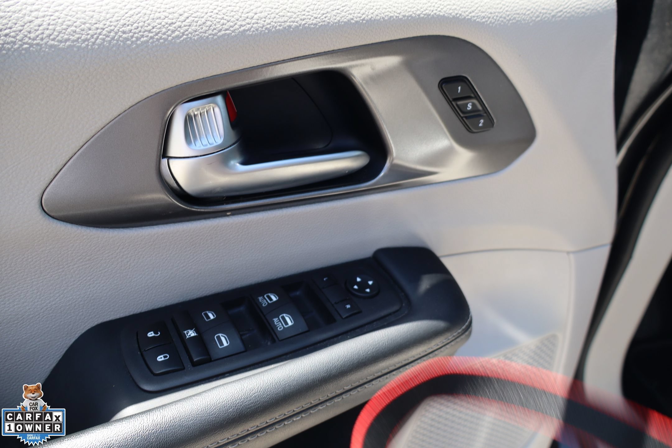 Used 2023 Chrysler Pacifica Touring-L FWD image 13