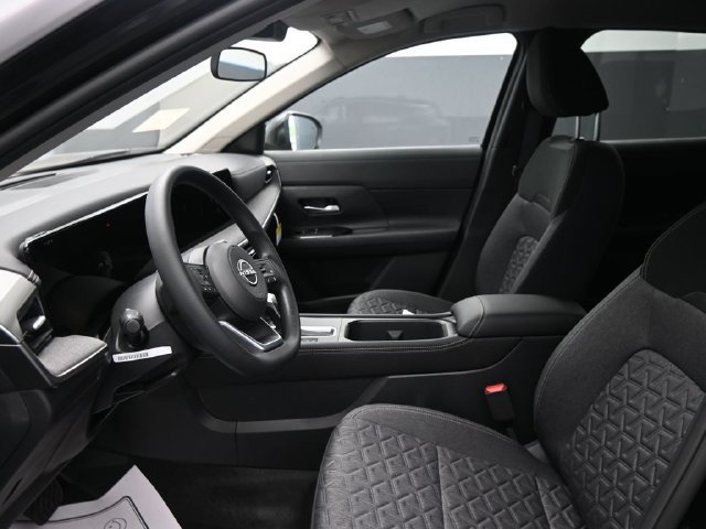 Used 2025 Nissan Kicks SV AWD/4WD image 12