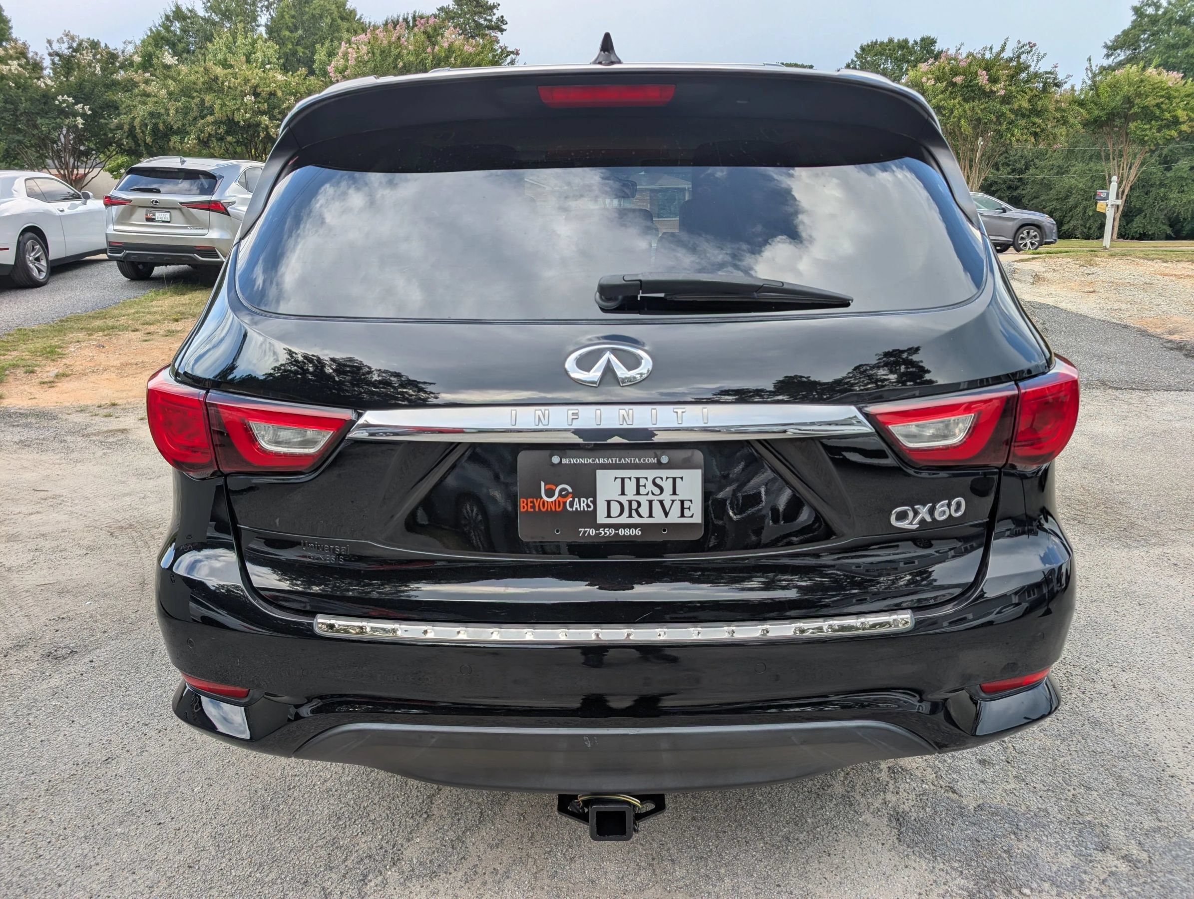 Used 2017 INFINITI QX60 FWD w/ Deluxe Technology Package image 7