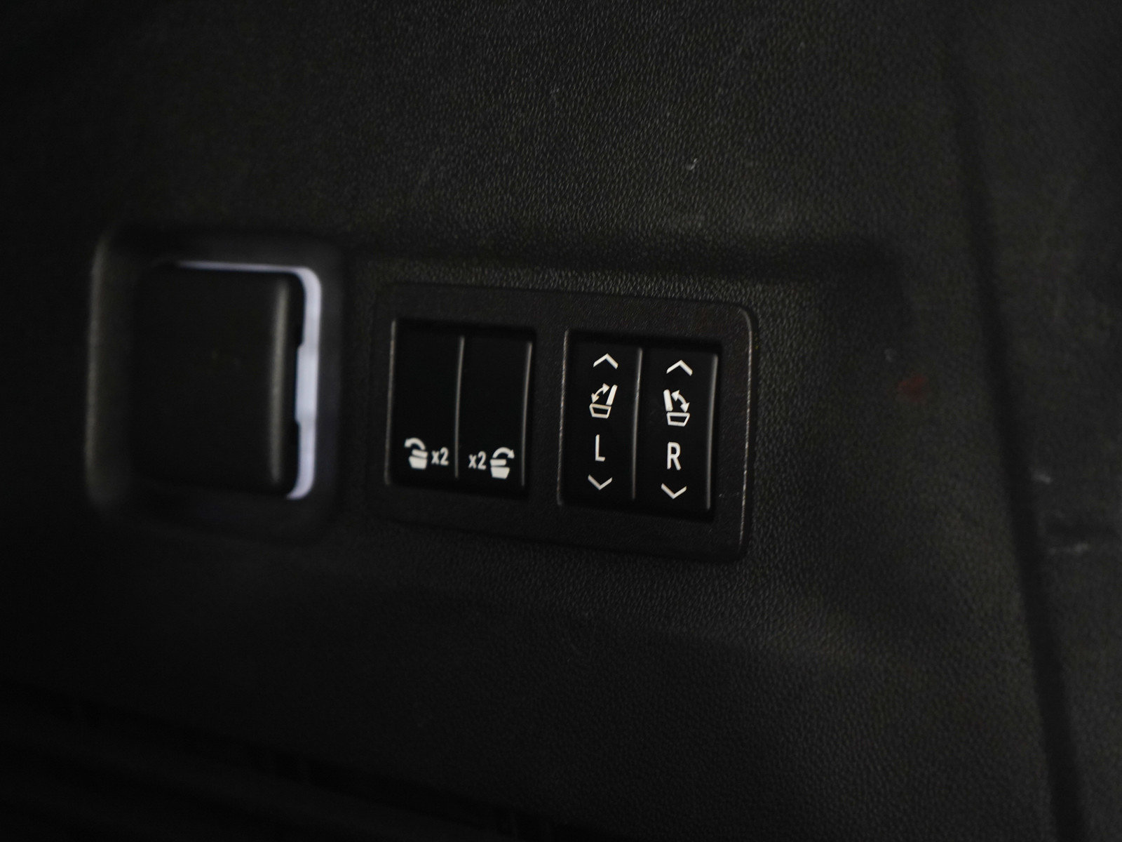 Used 2023 GMC Yukon XL AT4 w/ AT4 Premium Plus Package image 20