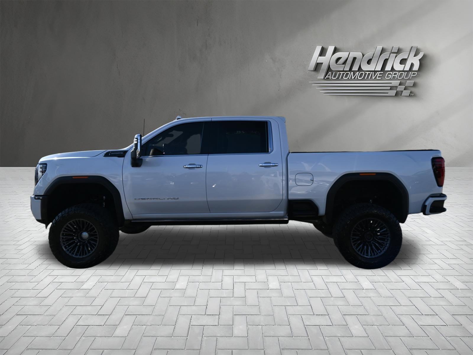 Used 2024 GMC Sierra 3500 Denali Ultimate AWD/4WD image 8