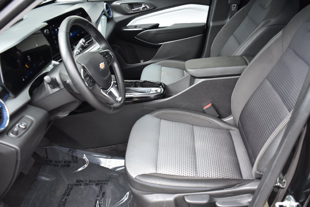 Used 2025 Chevrolet Trax LT w/ LT Convenience Package FWD image 8
