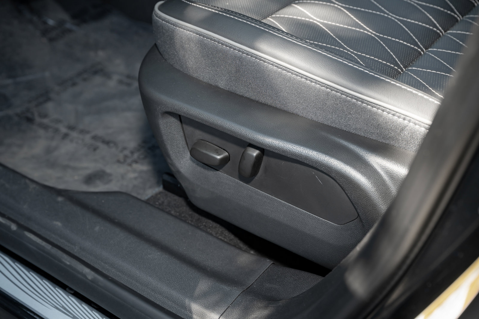 Used 2023 Buick Envision Avenir image 21