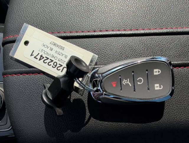 Certified 2025 Chevrolet Blazer RS FWD image 27